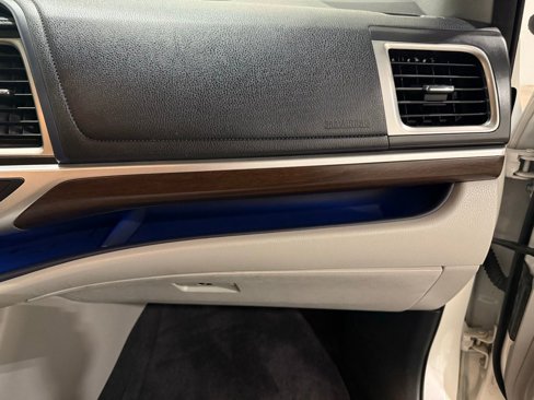 Used 2016 Toyota Highlander Limited image 31