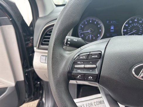 Used 2020 Hyundai Elantra SE image 16