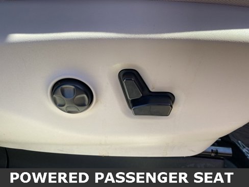 Used 2021 Chrysler Pacifica Touring-L image 18
