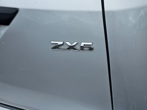 Used 2005 Ford Focus ZX5 Hatchback image 25
