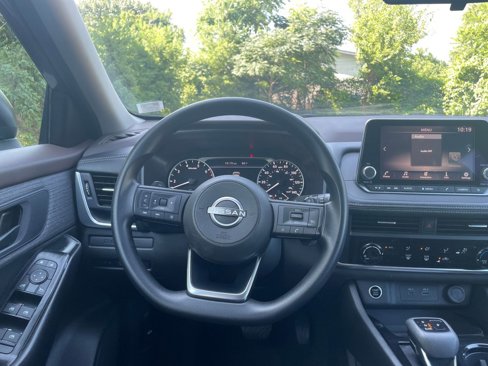 Used 2023 Nissan Rogue S image 32