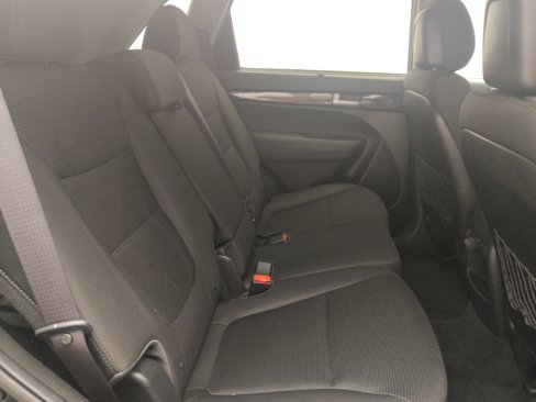 Used 2015 Kia Sorento LX image 19