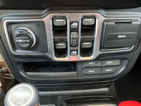 Used 2018 Jeep Wrangler Unlimited Sahara image 22