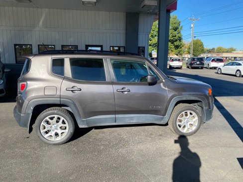 Used 2017 Jeep Renegade Latitude image 6