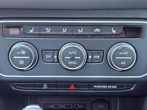 Used 2020 Volkswagen Atlas Cross Sport SE image 21