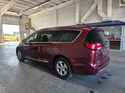 Used 2017 Chrysler Pacifica Touring-L Plus image 6