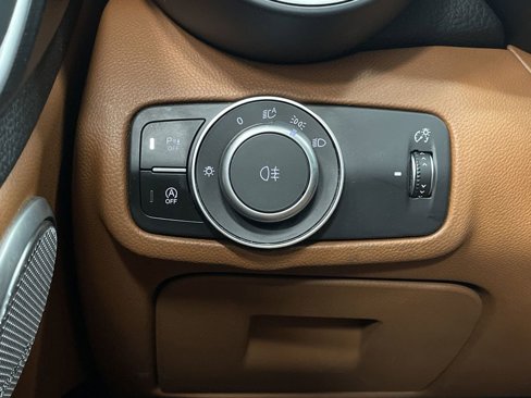Used 2018 Alfa Romeo Giulia AWD image 24