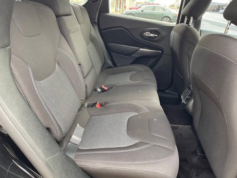 Used 2019 Jeep Cherokee Latitude w/ Popular Appearance Group image 15