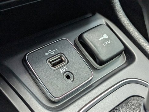 Certified 2019 Jeep Cherokee Latitude w/ Popular Appearance Group image 21