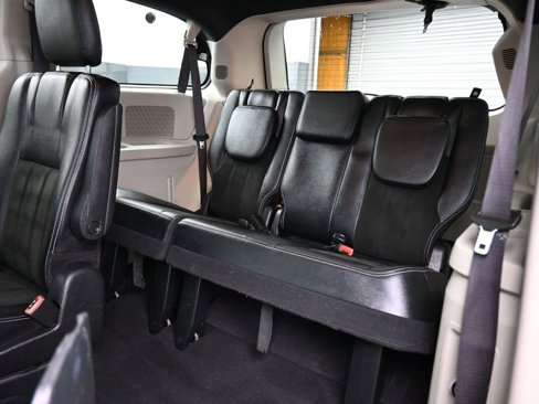 Used 2019 Dodge Grand Caravan SXT image 35