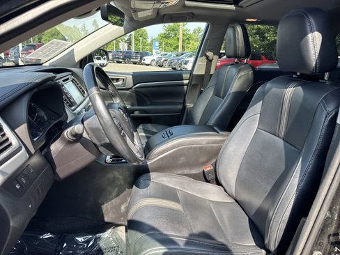 Used 2017 Toyota Highlander SE image 4