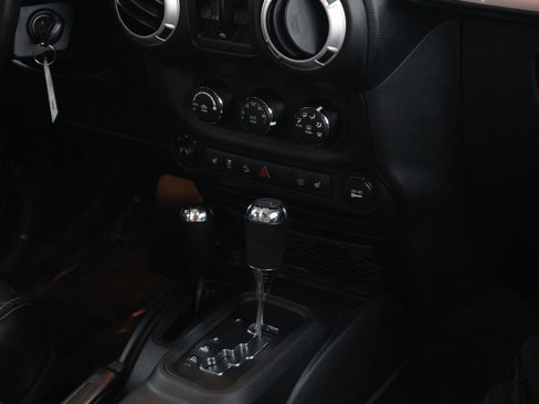 Used 2018 Jeep Wrangler Unlimited Sahara w/ Dual Top Group image 14