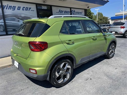 Used 2022 Hyundai Venue SEL image 6