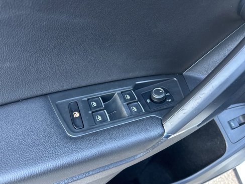 Used 2018 Volkswagen Tiguan SEL image 36
