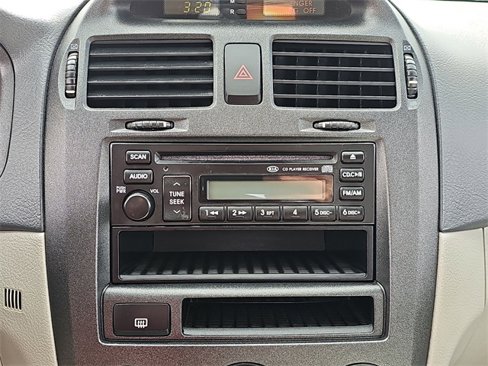 Used 2004 Kia Spectra Sedan image 11