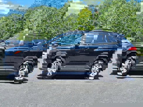 Used 2023 Toyota Corolla Cross LE image 3