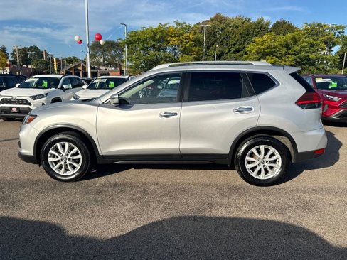 Used 2018 Nissan Rogue SV image 4
