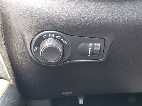 Used 2023 Jeep Compass Sport image 26