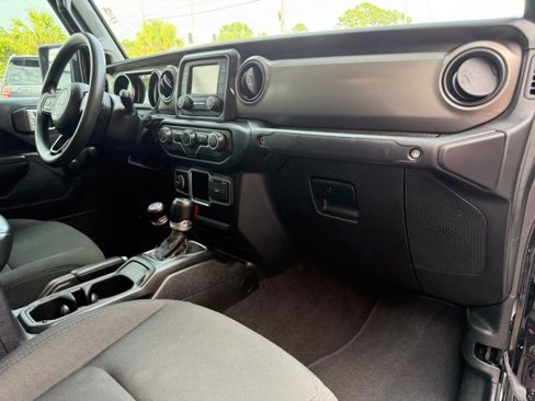Used 2021 Jeep Gladiator Sport image 10