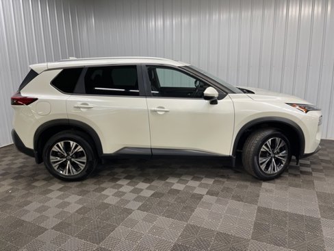 Used 2022 Nissan Rogue SV w/ SV Premium Package image 2