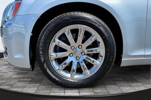 Used 2013 Chrysler 300 C image 9