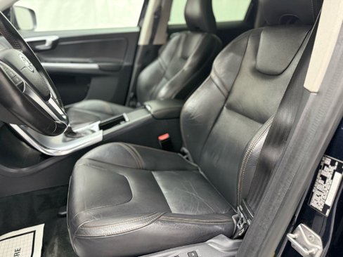 Used 2017 Volvo XC60 T5 Dynamic w/ Preferred Option Package image 9