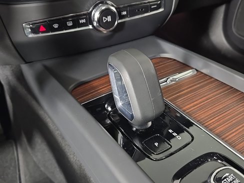 Certified 2025 Volvo S60 B5 Plus image 24