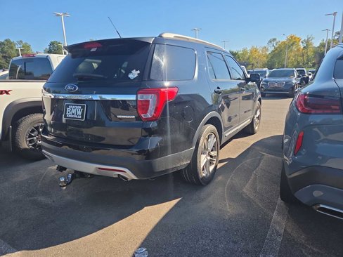 Used 2016 Ford Explorer XLT w/ Equipment Group 202A image 4