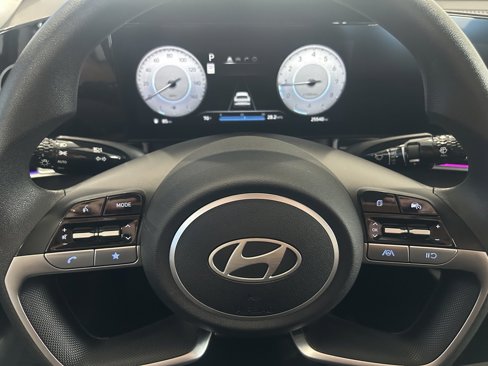 Used 2024 Hyundai Elantra SEL image 16