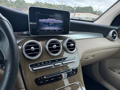 Used 2018 Mercedes-Benz GLC 300 w/ Premium Package image 9