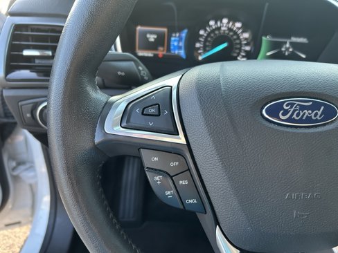 Used 2015 Ford Fusion SE image 22