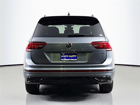 Certified 2022 Volkswagen Tiguan SE R-Line image 6