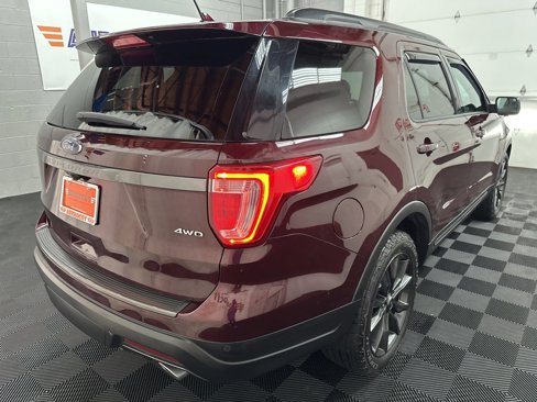 Used 2018 Ford Explorer XLT w/ Equipment Group 202A image 9