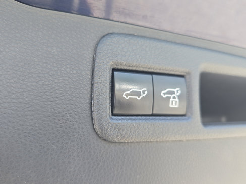 Used 2021 Toyota Venza Limited image 29