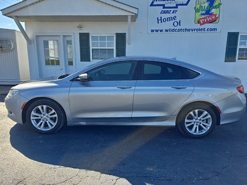 Used 2015 Chrysler 200 Limited w/ Convenience Group image 5