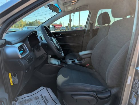 Used 2016 Kia Sorento LX image 8