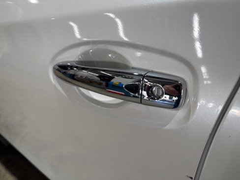 Used 2017 Nissan Rogue SV image 14