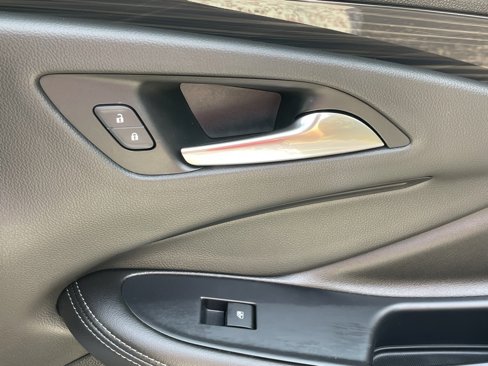 Used 2020 Buick Envision Essence image 13