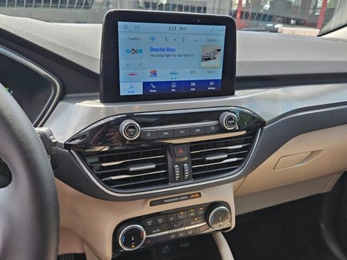 Used 2022 Ford Escape Titanium image 24