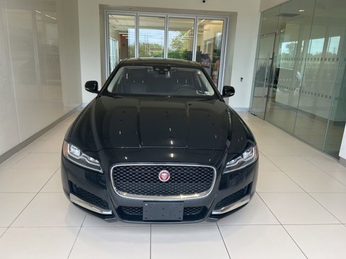 Used 2018 Jaguar XF Premium image 16