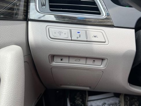 Used 2016 Hyundai Sonata Limited w/ Option Group 02 image 32