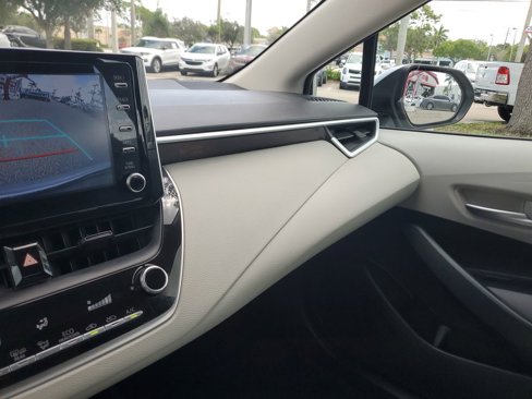 Used 2020 Toyota Corolla LE image 29