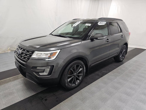Used 2017 Ford Explorer XLT w/ XLT Technology Feature Bundle image 1