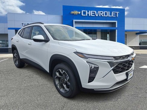 New 2025 Chevrolet Trax LT image 2