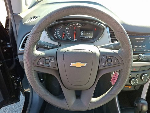 Certified 2022 Chevrolet Trax LS w/ Tint and Cruise Package image 20