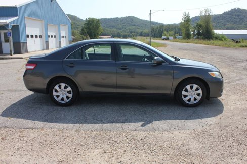 Used 2011 Toyota Camry LE image 5