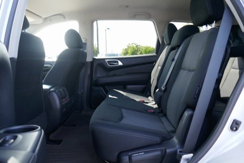 Used 2019 Nissan Pathfinder SV image 18