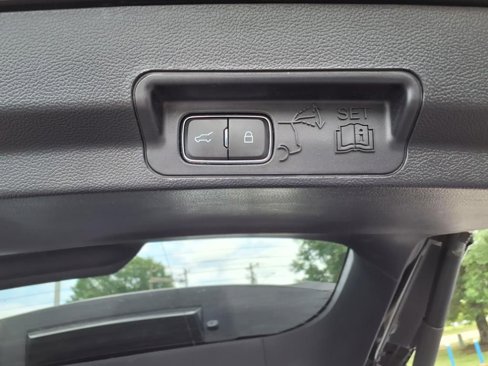 Used 2020 Ford Explorer XLT w/ Equipment Group 202A image 27