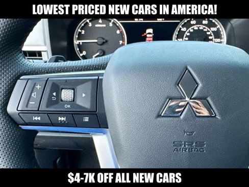 New 2025 Mitsubishi Outlander SE image 13