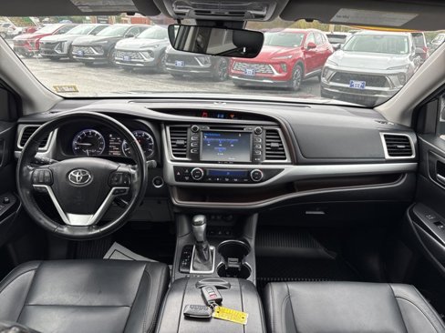 Used 2018 Toyota Highlander XLE image 15